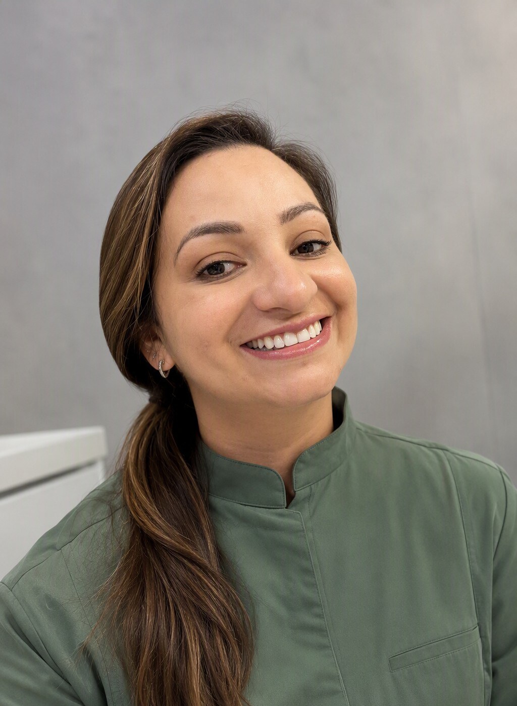 Dra. Andréia Castro — Especialista em Implantodontia