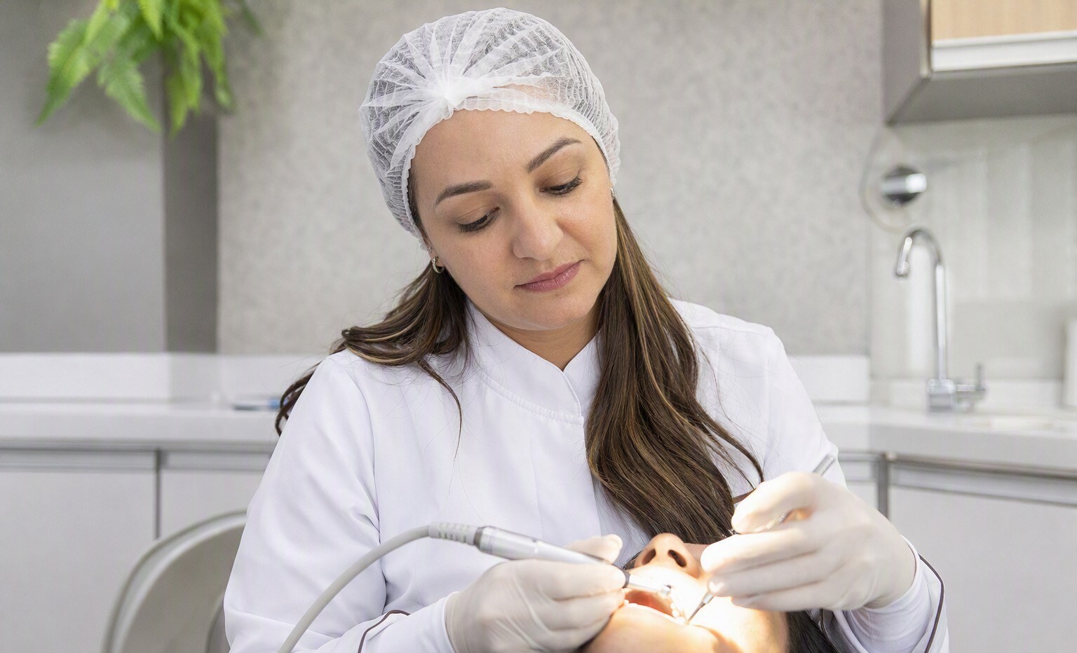 Procedimento de clareamento em andamento